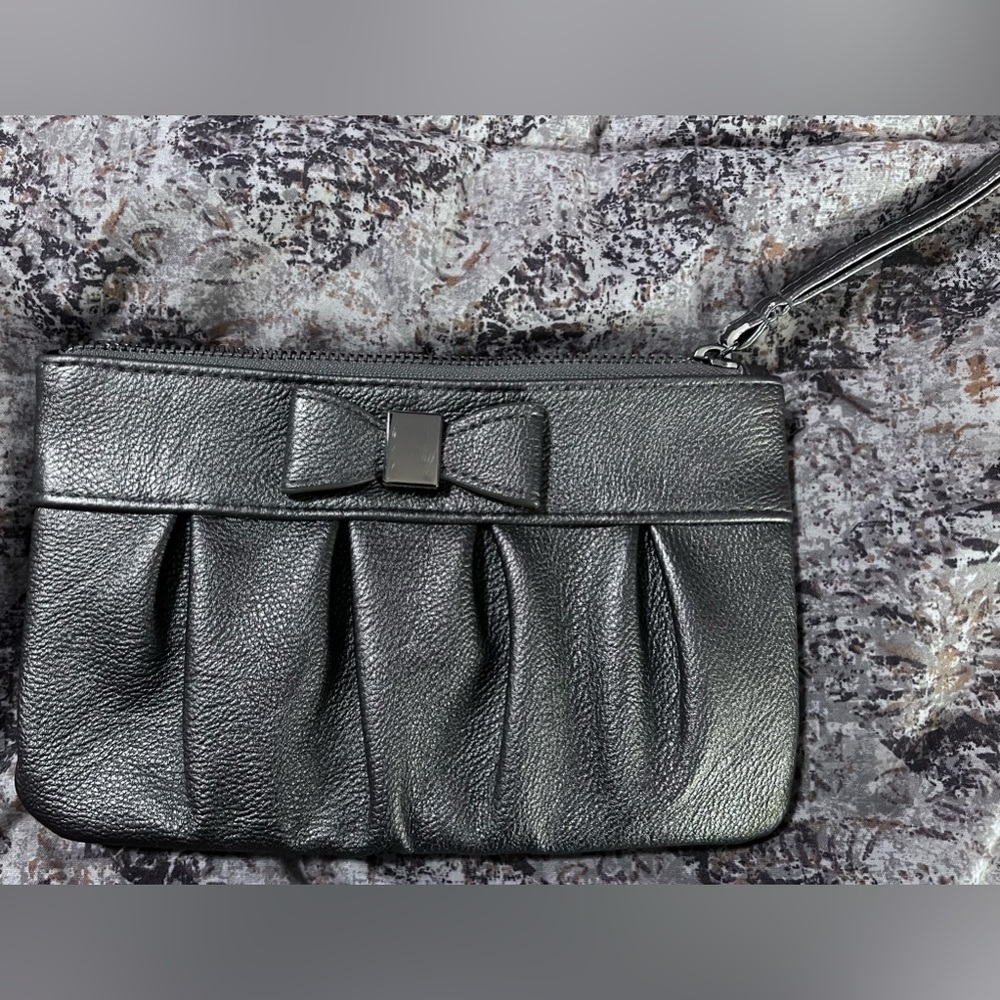 Safe Keepers pebbled leather silver wallet